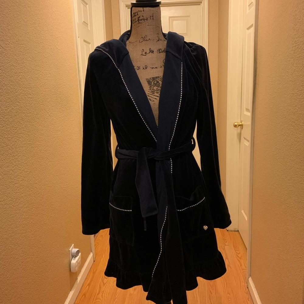 Beautiful Guess brand Robe